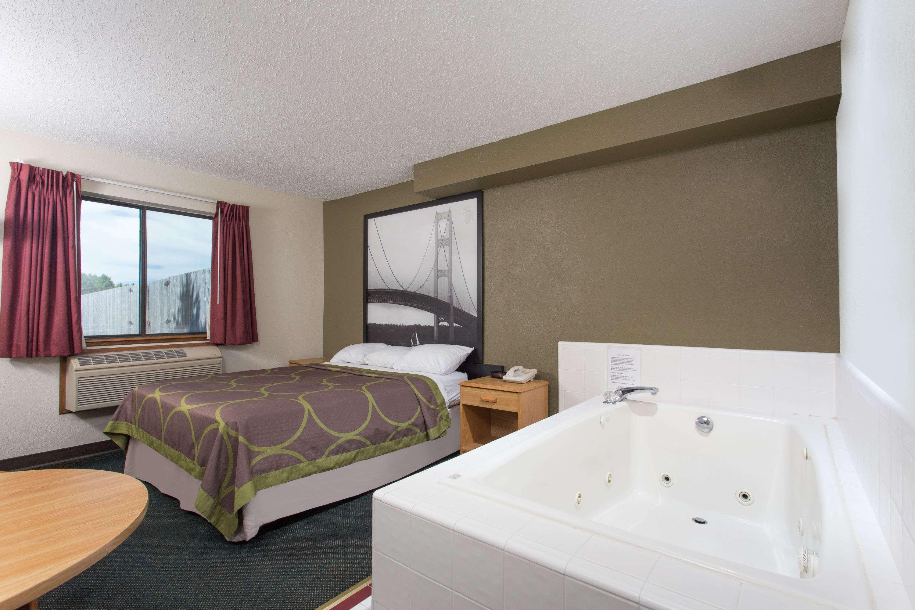 Super 8 By Wyndham Houghton Lake Exterior photo