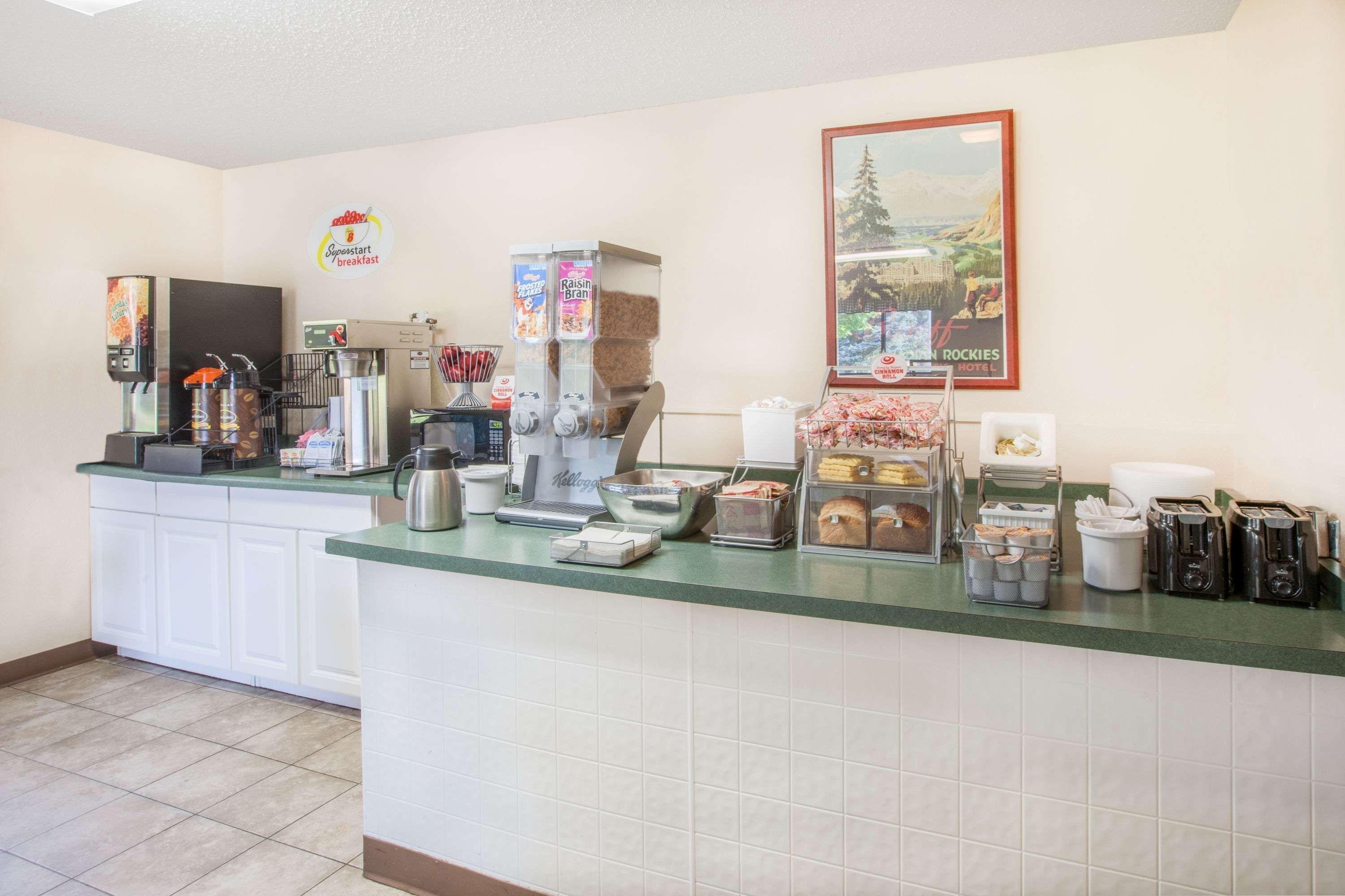 Super 8 By Wyndham Houghton Lake Exterior photo