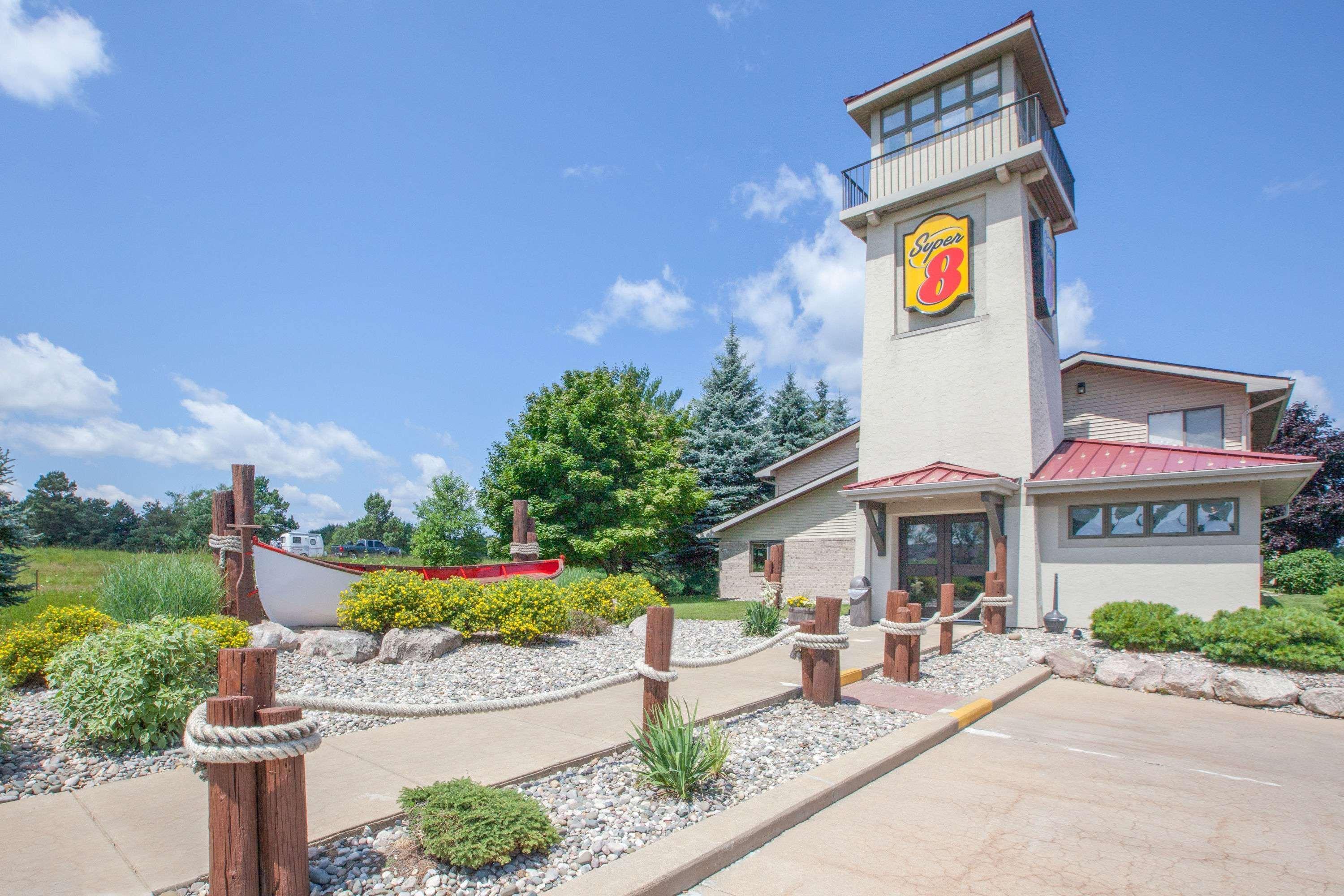 Super 8 By Wyndham Houghton Lake Exterior photo