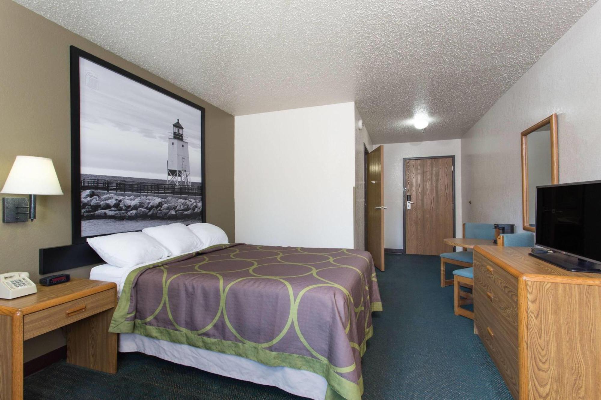 Super 8 By Wyndham Houghton Lake Exterior photo